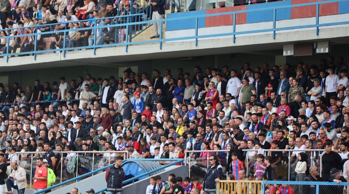 Karabük İdman Yurdu taraftarları