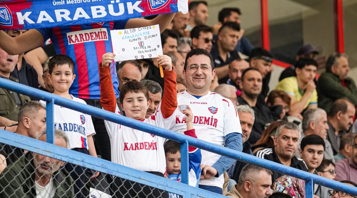 Karabük İdman Yurdu taraftarları